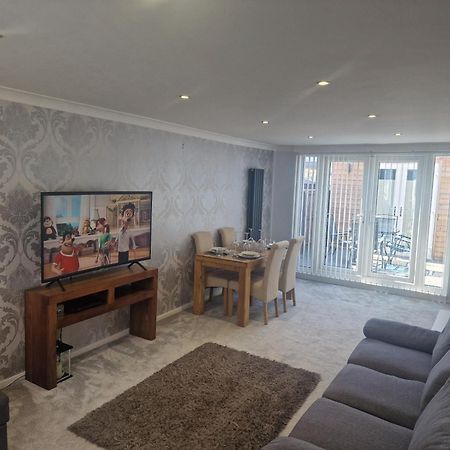 Stylish & Modern 2 Bed House With Free Parking Leeds Apartment Leeds  Bagian luar foto