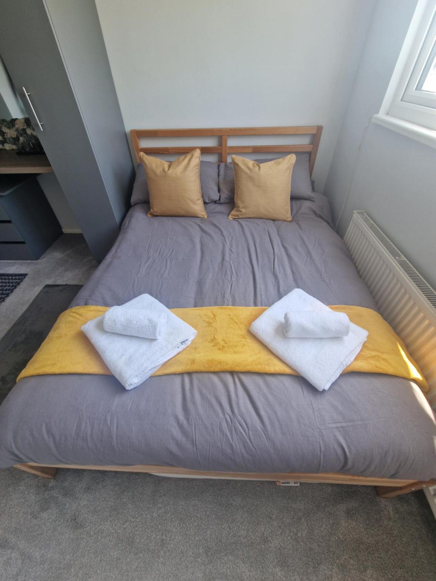 Stylish & Modern 2 Bed House With Free Parking Leeds Apartment Leeds  Bagian luar foto