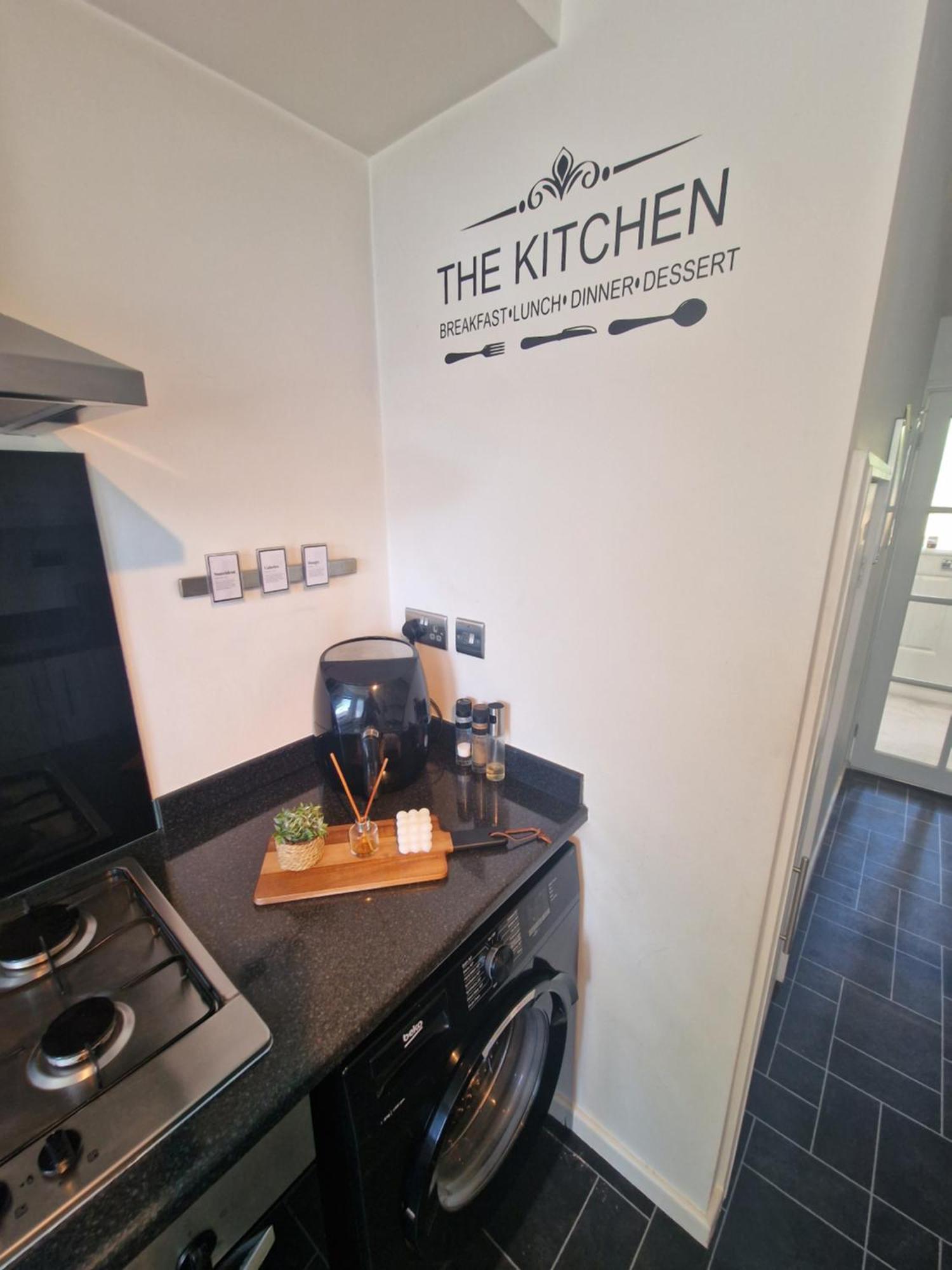 Stylish & Modern 2 Bed House With Free Parking Leeds Apartment Leeds  Bagian luar foto