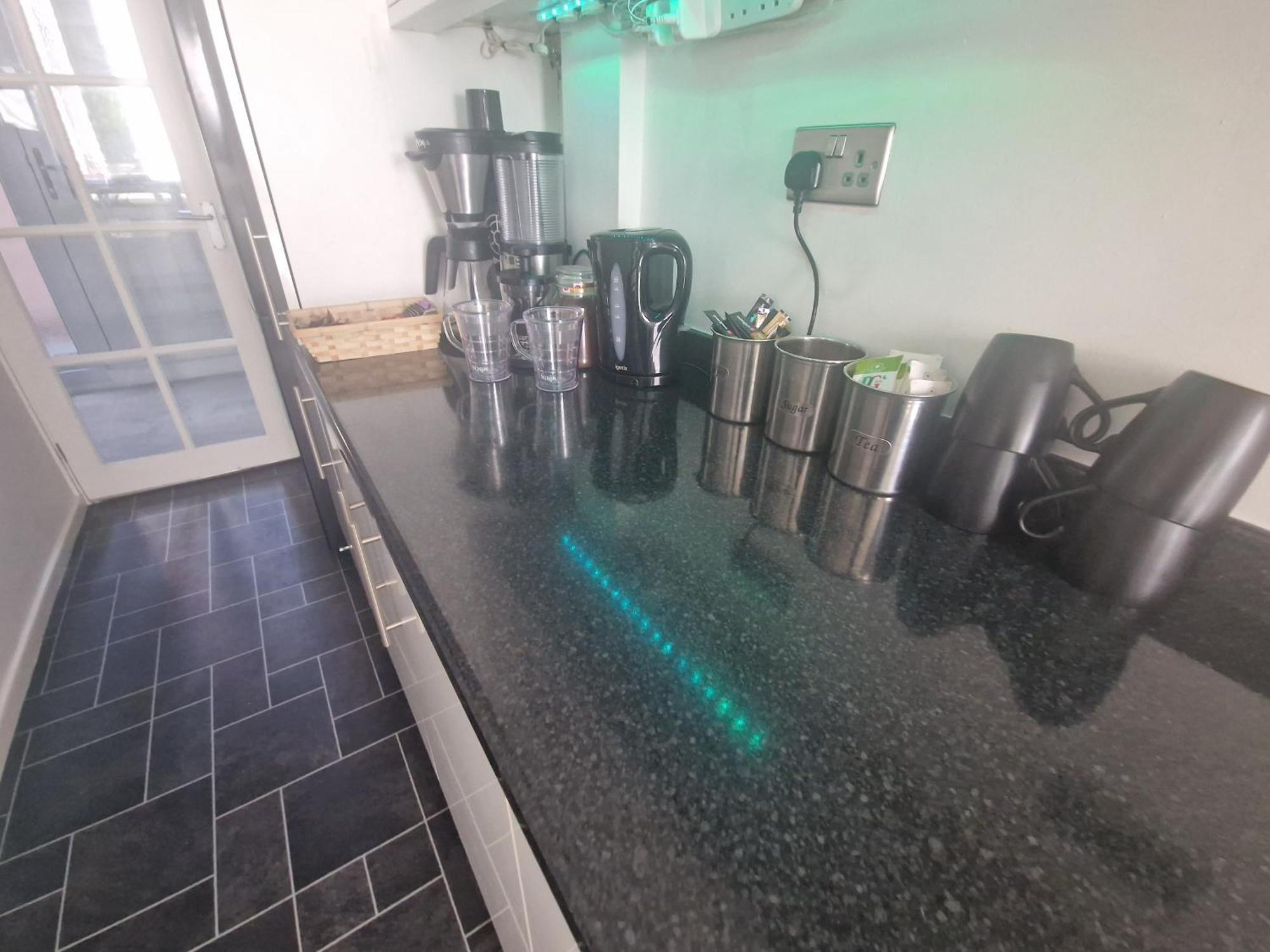 Stylish & Modern 2 Bed House With Free Parking Leeds Apartment Leeds  Bagian luar foto